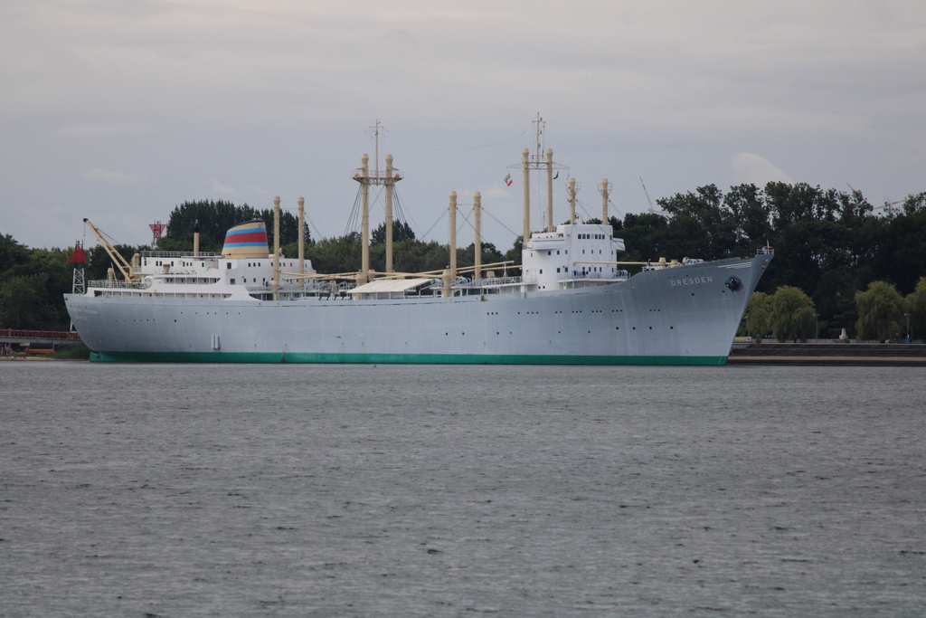Die DRESDEN am 15.08.2021 während meiner Hafenrundfahrt gesehen im Rostocker-Seehafen.