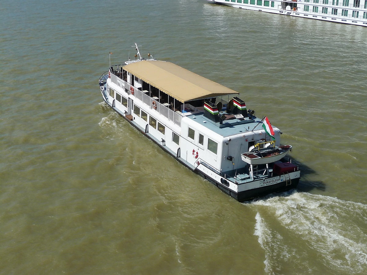 Die  Dunafoldvar  auf der Donau in Budapest, 18.6.16 