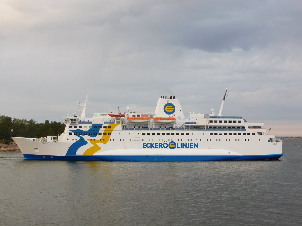 Die Eckerö von Eckerö Linjen verlässt Grisslehamn am Abend des 02.08.2019.