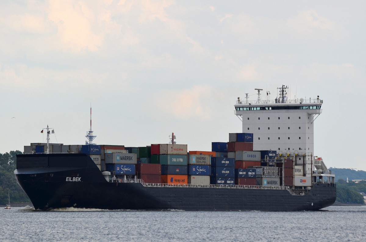 Die Eilbek IMO-Nummer:9313199 Flagge:Liberia Länge:169.0m Breite:27.0m Baujahr:2005 Bauwerft:Meyer Werft,Papenburg Deutschland am 05.07.14 auslaufend aus Hamburg bei Lühe.