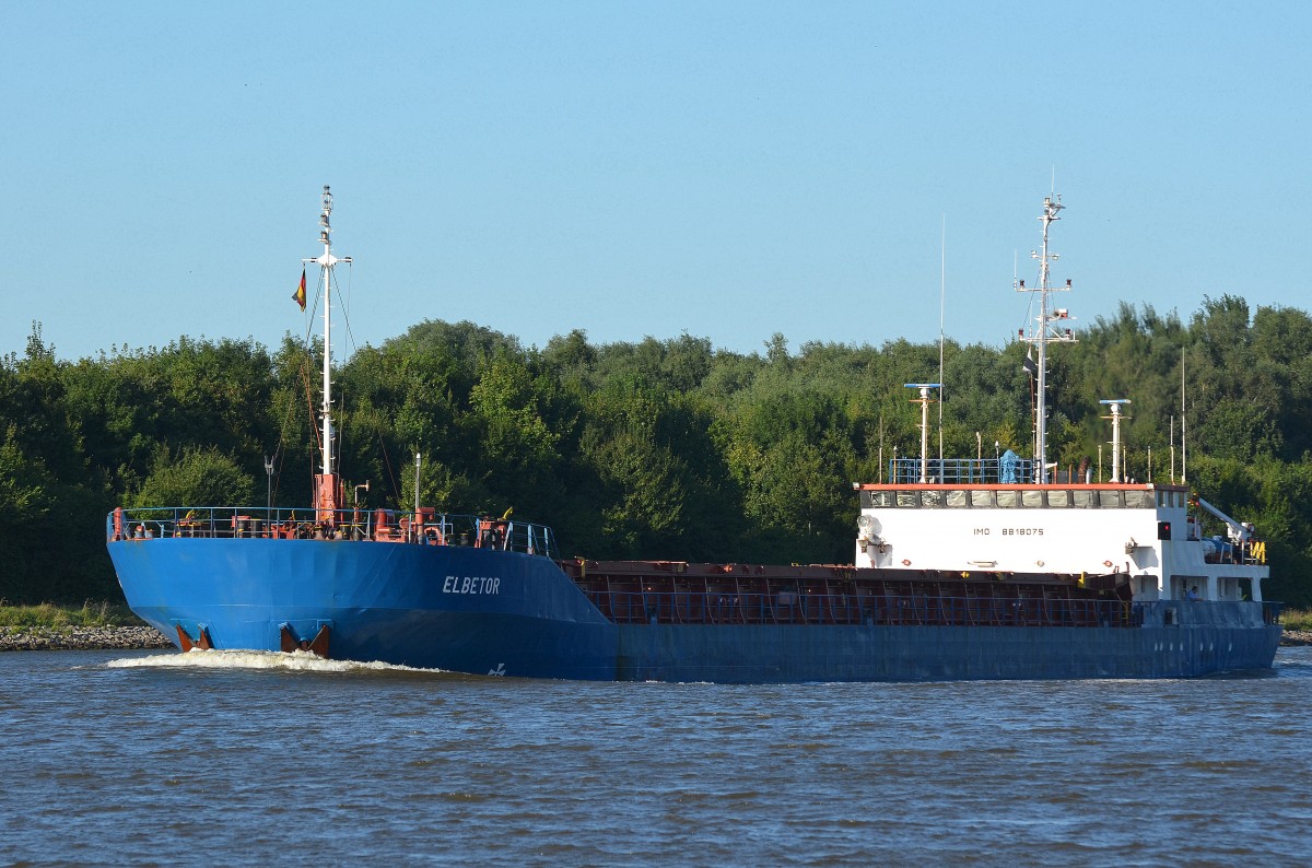 Die Elbetor IMO-Nummer:8818075 Flagge:Antigua und Barbuda Lnge:87.0m Breite:13.0m Baujahr:1990 Bauwerft:ENVC,Viana Do Castelo Portugal aufgenommen an der Weiche Fischerhtte im Nord-Ostsee-Kanal am 25.08.13