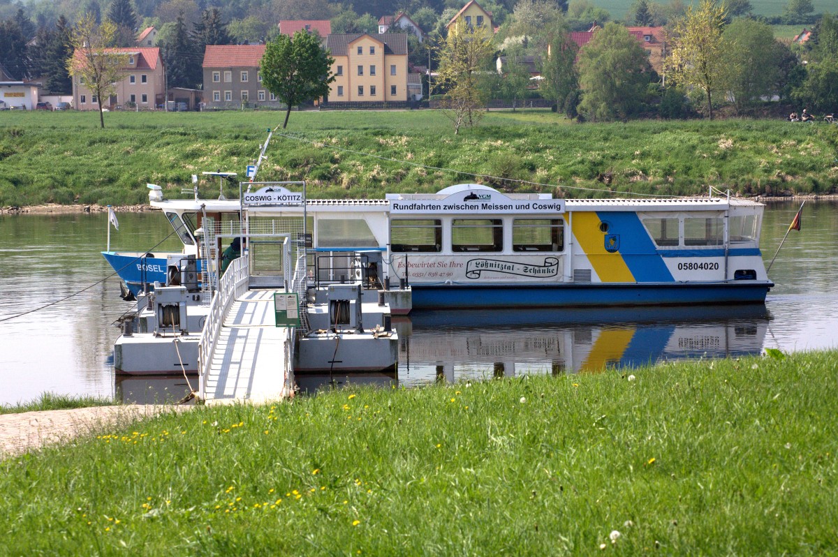 Die Elbfhre in Coswig-Ktitz kurz nach dem Anlegen, 26.04.2014, 10:37 Uhr