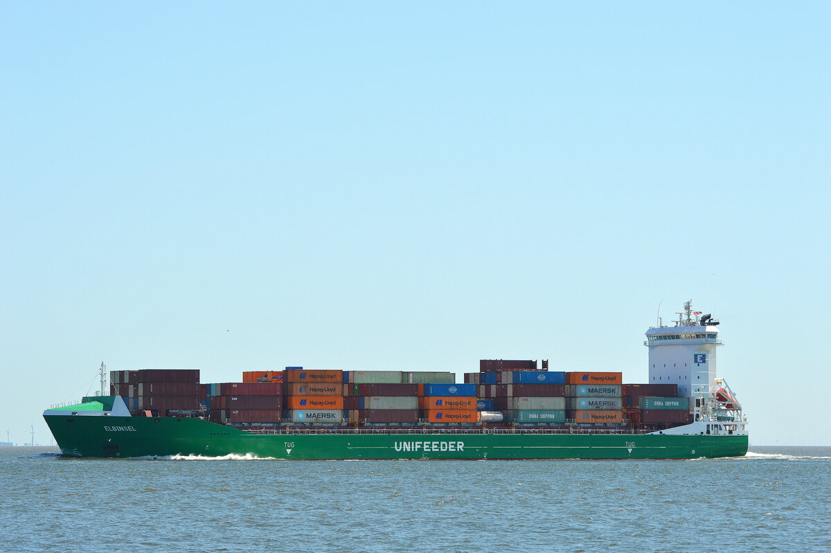 Die ELBINSEL ,Feederschiff, IMO-Nummer:9977426 Flagge:Portugal L�nge:170.0m Breite:28.0m Baujahr:2024 vor Cuxhaven am 25.06.26