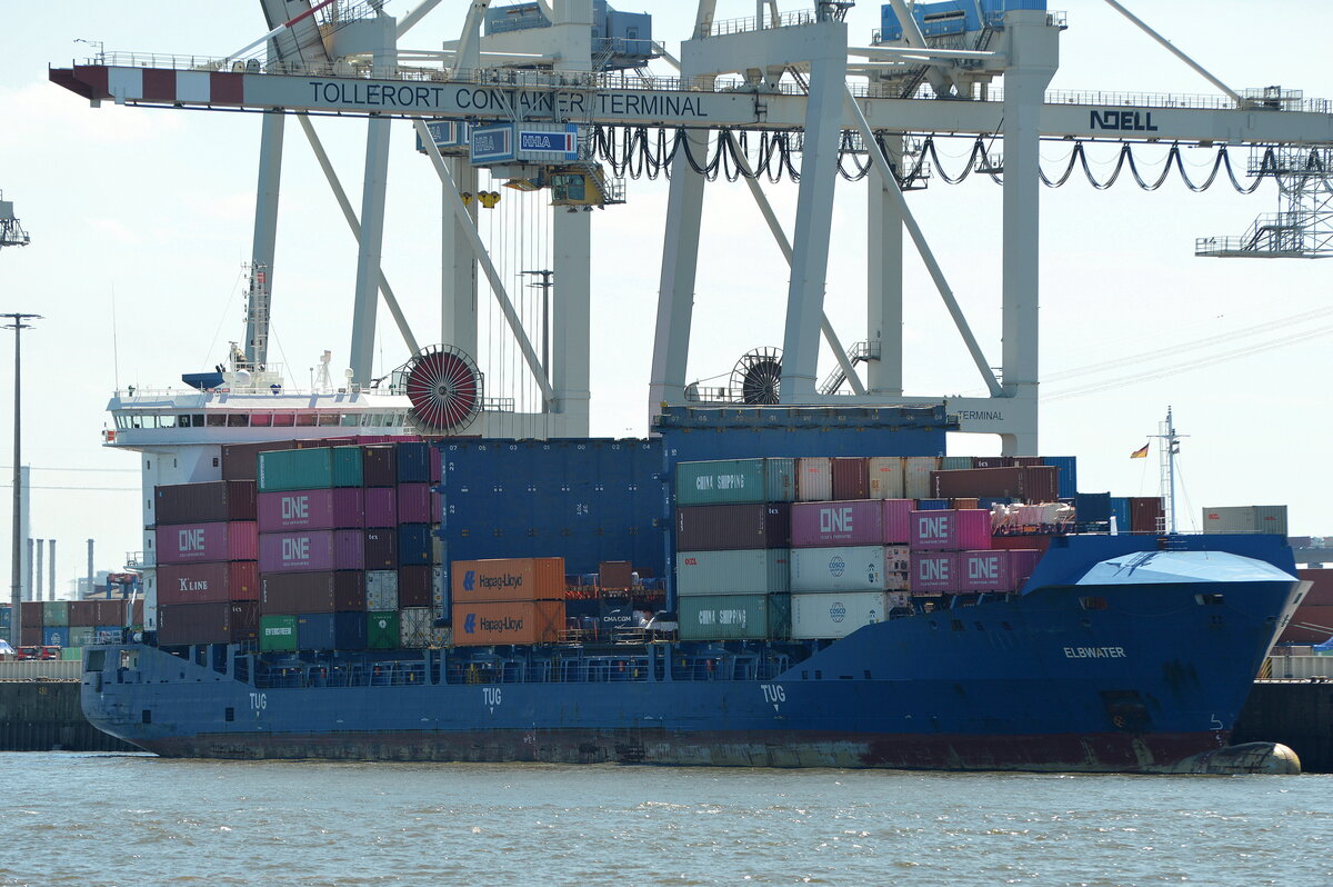 Die ELBWATER Feederschiff IMO-Nummer:9504073 Flagge:Zypern L�nge:151.0m Breite:23.0m Baujahr:2012 Bauwerft:Jiangdong Shipyard,Wuhu China am 23.06.26 im Hamburger Hafen aufgenommen.