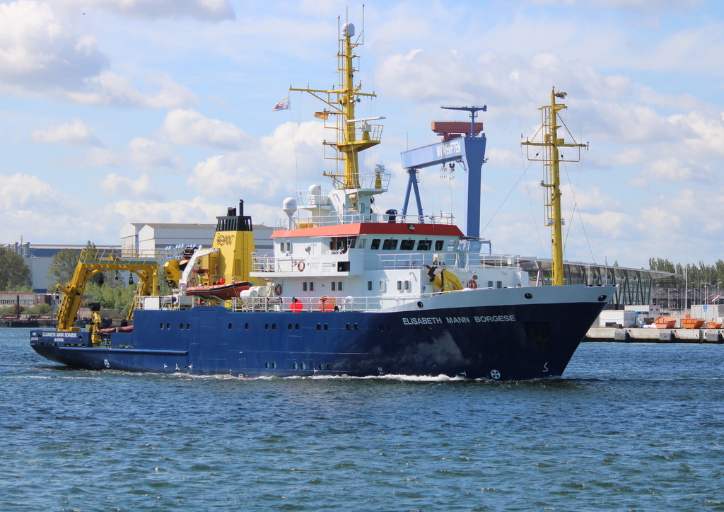 Die Elisabeth Mann Borgse beim Auslaufen am 16.05.2020 in Warnemünde.