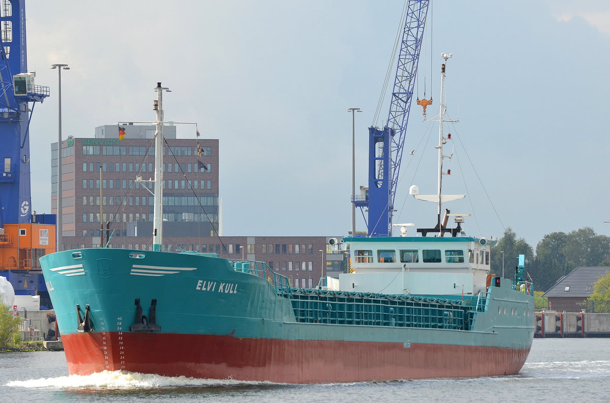 Die Elvi Kull IMO-Nummer:7819864 Flagge:Antigua und Barbuda Länge:63.0m Breite:10.0m Baujahr:1979 Bauwerft:Bodewes Scheepswerven,Martenshoek Niederlande am 21.09.16 im Nord-Ostsee-Kanal bei Rendsburg.