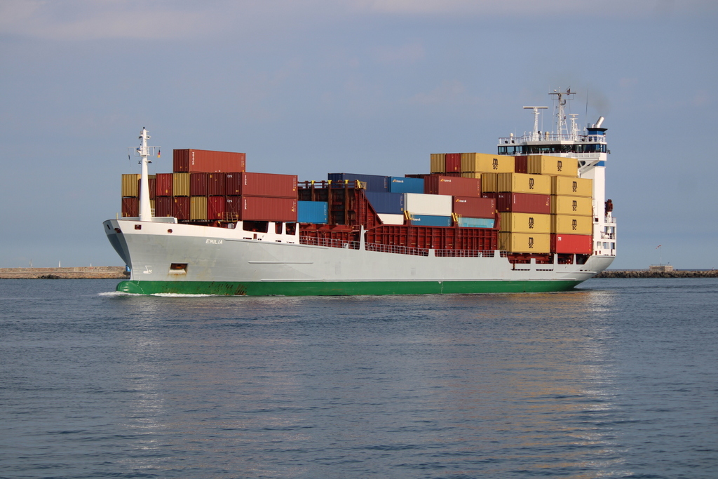 Die EMILIA auf ihrem Seewg von Kaliningrad nach Rostock-Überseehafen beim Einlaufen am 11.07.2021 in Warnemünde.