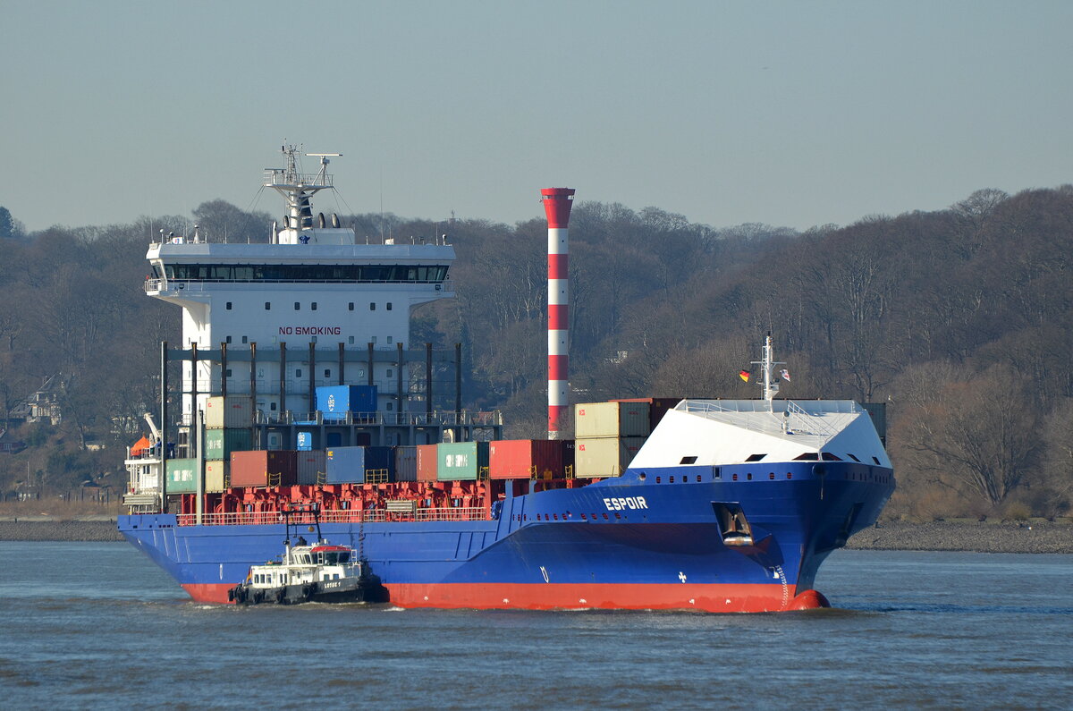 Die ESPOIR IMO-Nummer:9491472 Flagge:Niederlande Länge:168.0m Breite:26.0m Baujahr:2011 nach Hamburg einlaufend vom  Rüschpark Finkenwerder aufgenommen am 09.03.22