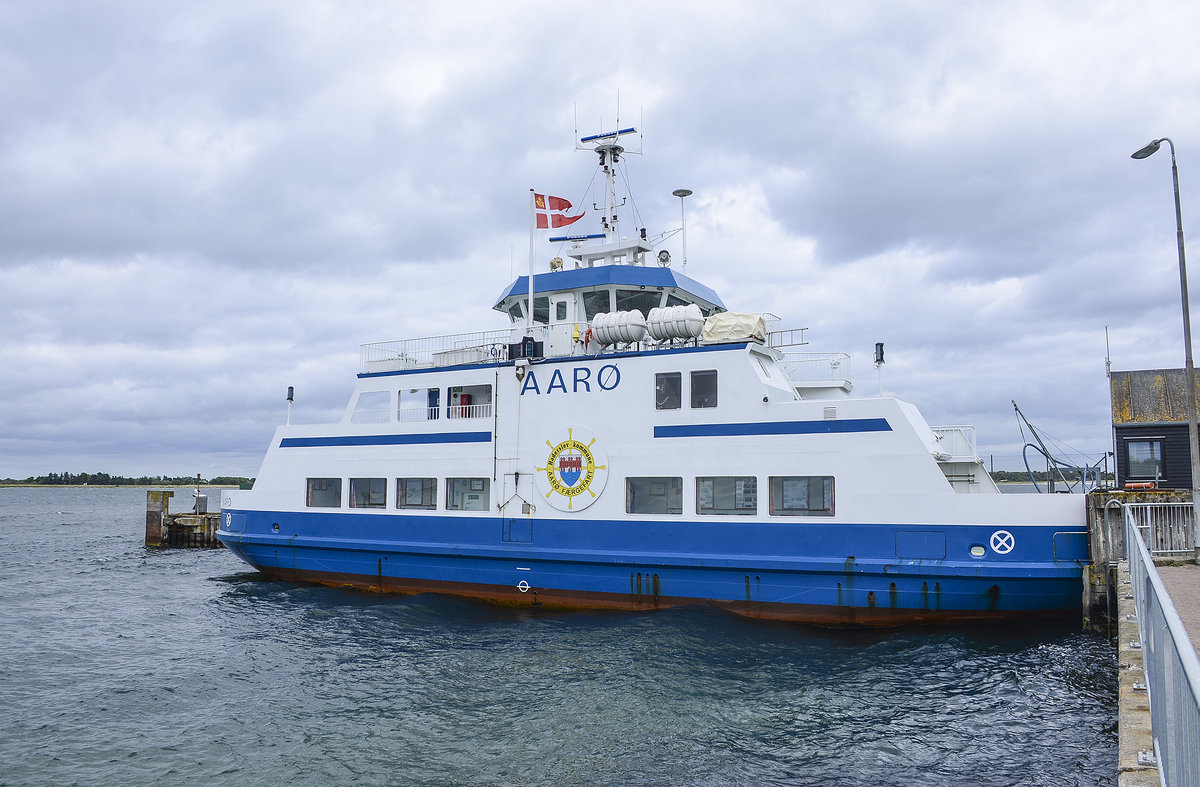 Die Fähre Aarø verbindet die Insel Aarø mit dem Festland östlich von Haderslev (Hadersleben). Aufnahme: 23. Juni 2018.