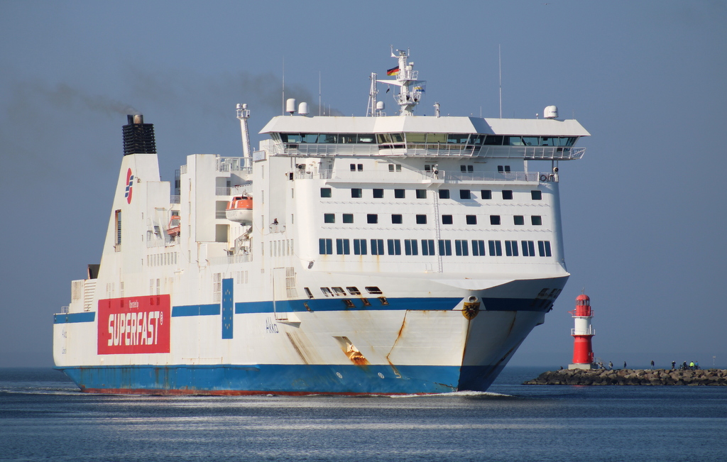 Die Fähre Akka IMO: 9217230(ehemals TT-Line)für die griechische Superfast Ferries (Attica Group) gechartert,zeigte sich am 22.03.2026 auf ihrem Seeweg von Trelleborg nach Travemünde via Rostock in Warnemünde. 