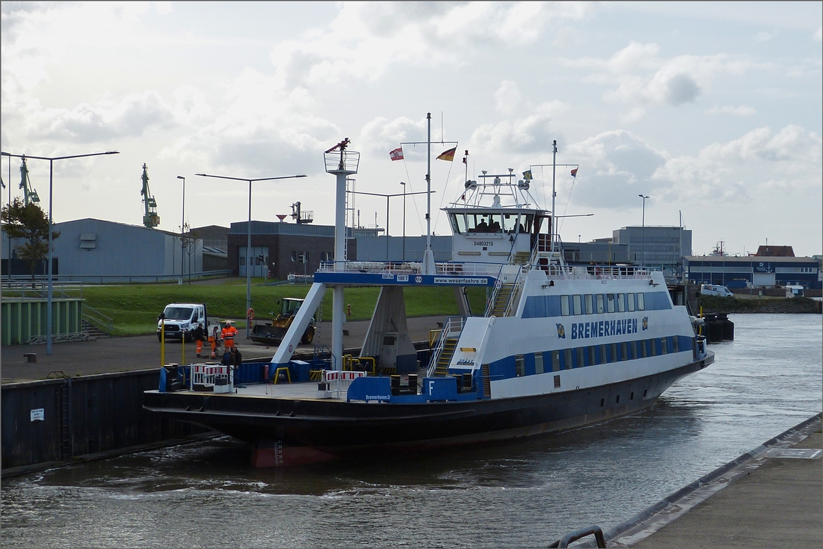 Die Fähre BREMERHAVEN liegt in der Neuen Schleuse von Bremerhaven. 19.09.2019