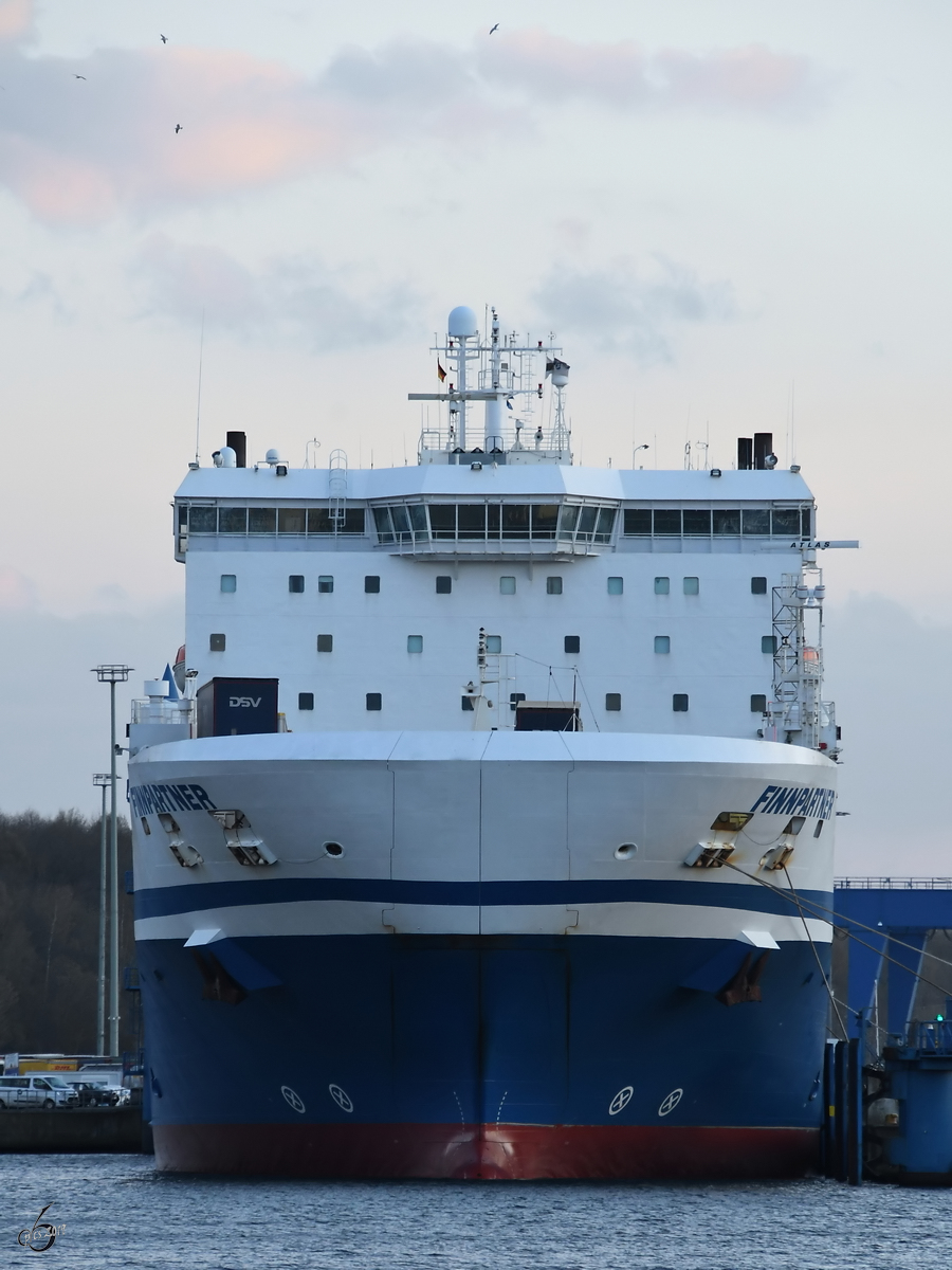 Die Fähre Finnpartner (IMO: 9010163) am Skandinavienkai in Travemünde. (April 2019)