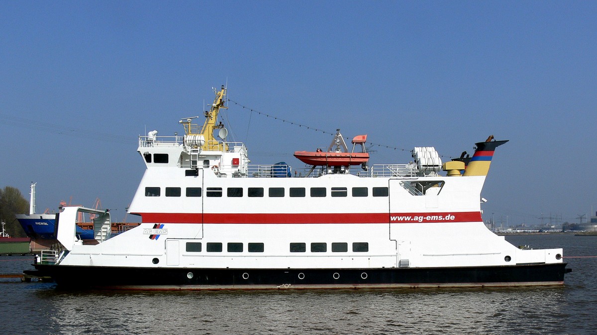 Die Fähre Groningerland am 29.03.2014 im Hafen von Emden. Sie ist 45m lang und 12m breit.