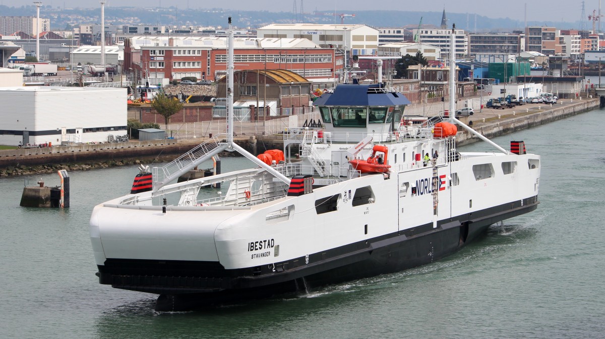 Die Fähre Ibestad am 21.04.2014 im Hafen von Le Havre. Sie ist 87m lang und 13m breit.