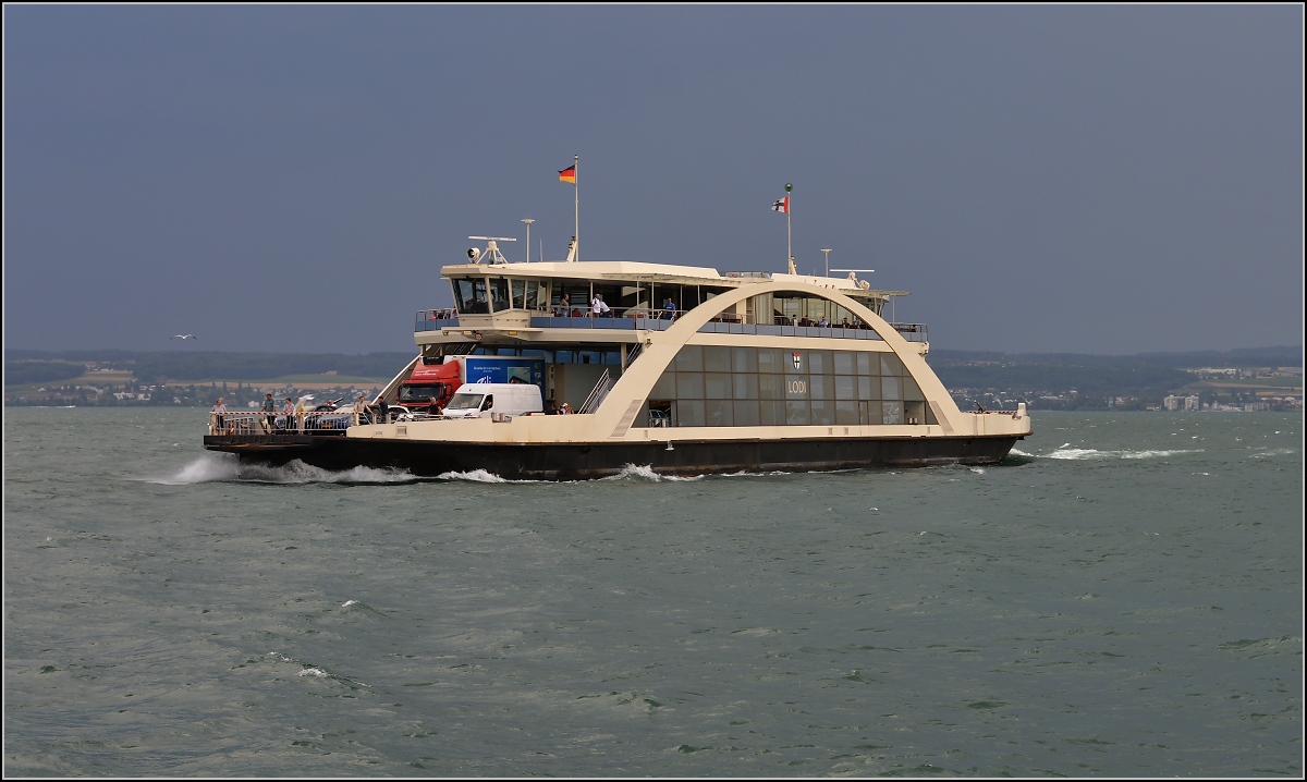 Die Fähre Lodi ist der neueste Spross der Fährverbindung Konstanz–Meersburg und mit 80 m Länge das größte Schiff auf dem Bodensee. Namespate ist Lodi in Italien, einst kirchengeschichtlich mit Konstanz verbunden, heute Partnerstadt. August 2015. 