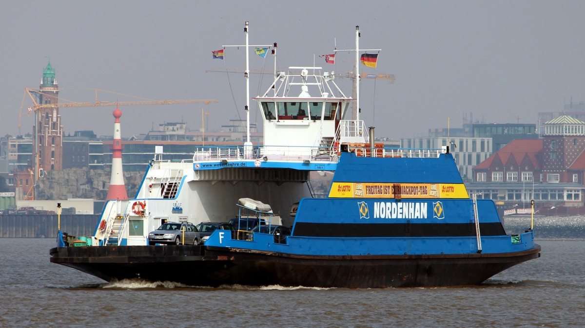 Die Fähre Nordenham am 18.03.2013 auf der Weser vor Bremerhaven.