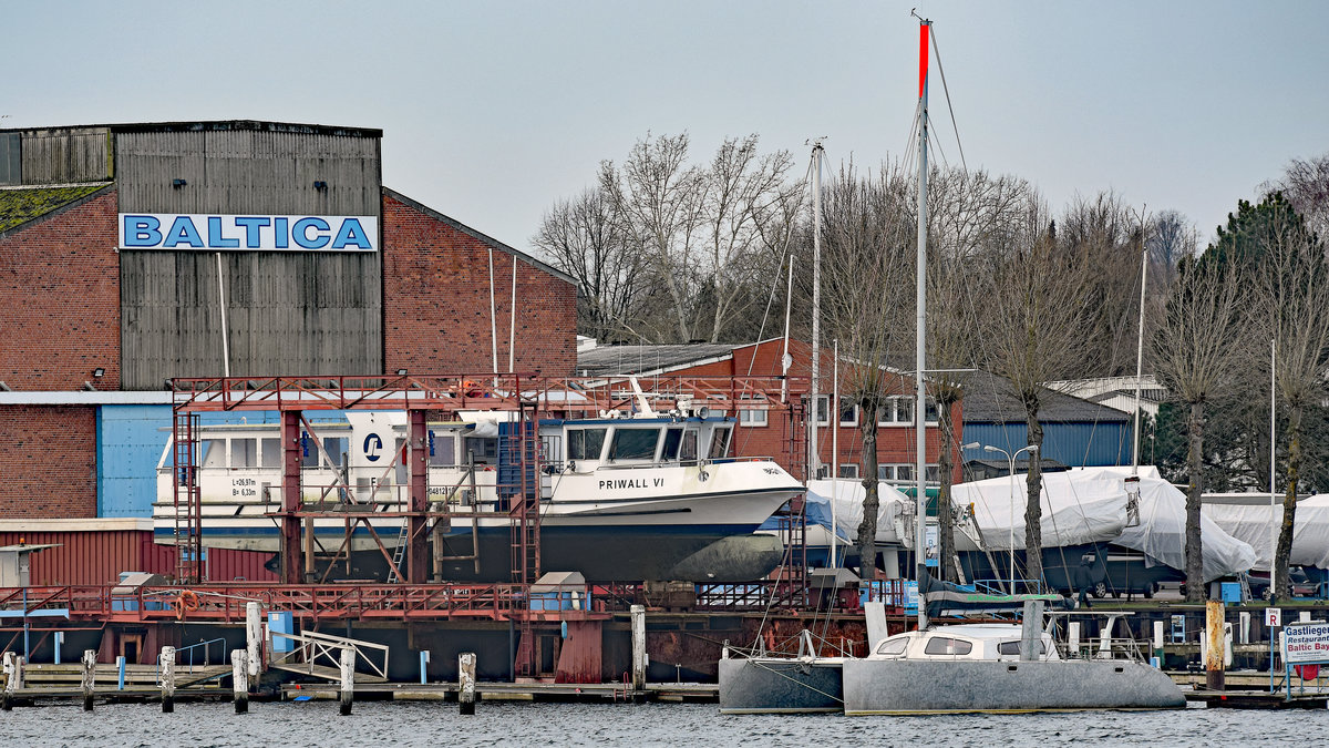 Die Fähre  Priwall VI  (ENI: 04812110) am 11.1.2020 in der Marina Baltica in Lübeck-Travemünde. Ein Getriebeschaden wird dort repariert. Nach Abschluss der Arbeiten wird PRIWALL VI vermutlich wieder die Fährverbindung zwischen der Nordermole und dem Priwall übernehmen und die PRIWALL IV ablösen.