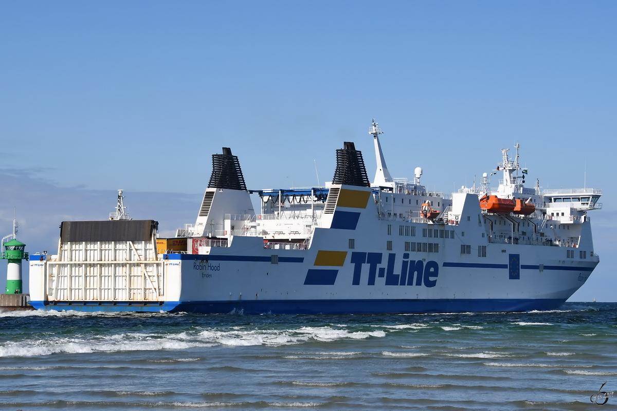 Die Fähre Robin Hood (IMO: 9087477) auf der Ostsee. (Travemünde, April 2019)