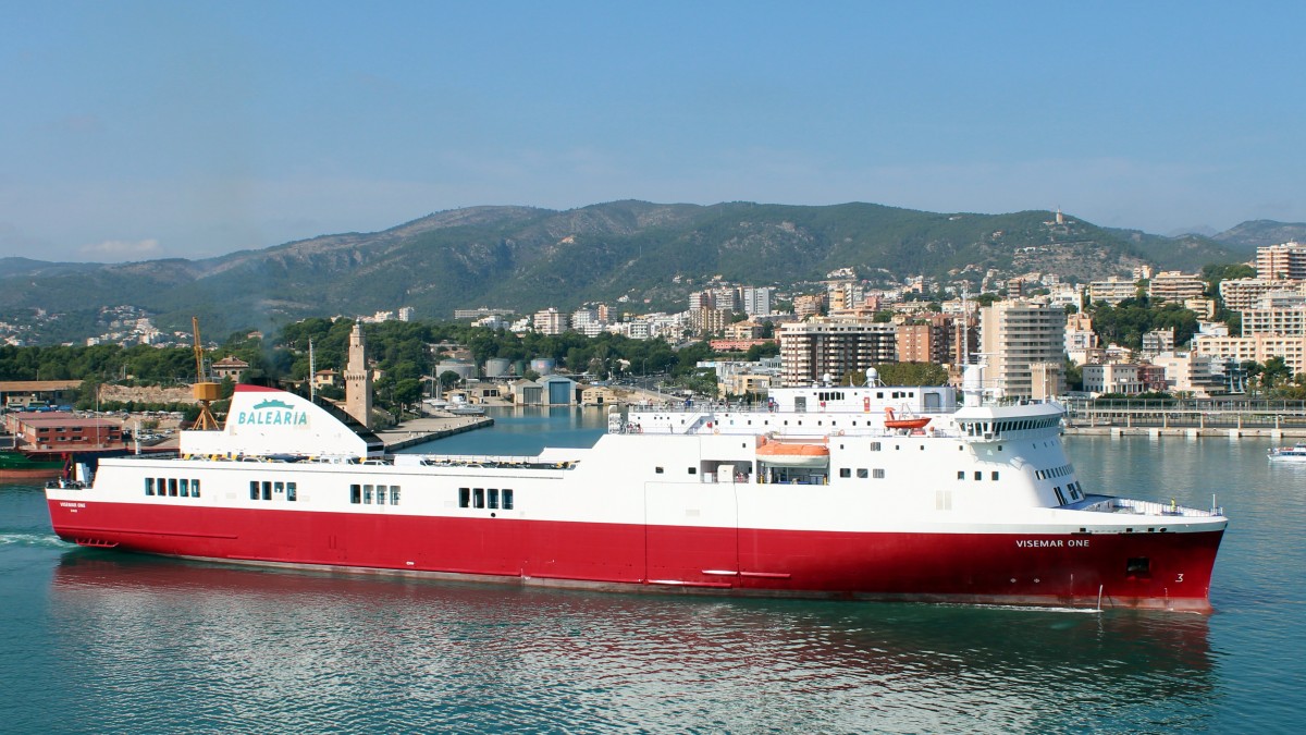 Die Fähre Visemar One am 21.10.2013 im Hafen von Palma de Mallorca.