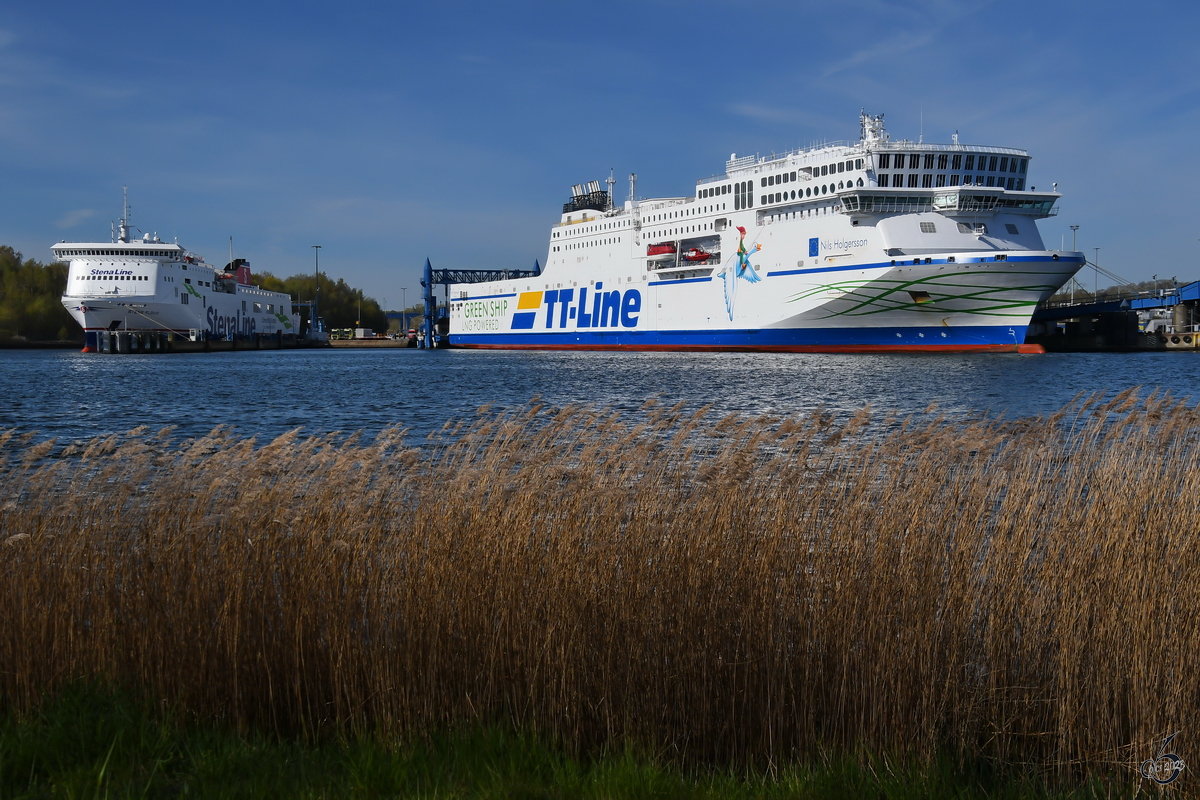 Die Fährschiffe NILS HOLGERSSON (IMO: 9865685) und STENA FLAVIA (IMO: 9417919) haben am Scandinavienkai angelegt. (Travemünde, Mai 2023)