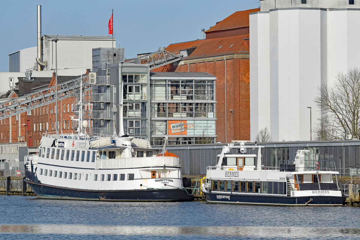 Die Fahrgastschiffe MARITTIMA (IMO: 5315412) und HERMES (ENI: 04033100) am 20.02.2021 im Hafen von Lübeck. Erstgenanntes stand oder steht immer noch zum Verkauf