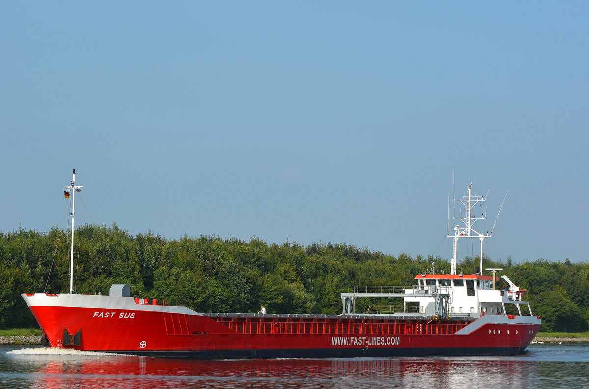 Die Fast Sus IMO-Nummer:9136096 Flagge:Belgien Länge:90.0m Breite:13.0m Baujahr:1996 Bauwerft:Barkmeijer Stroobos,Stroobos Niederlande konnte ich am 10.09.16 bei Fischerhütte im Nord-Ostsee-Kanal auch mal wieder ablichten.