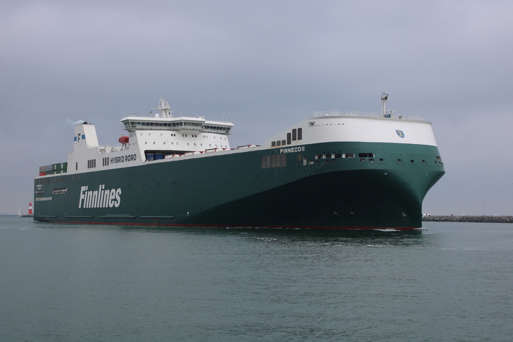 Die Finneco II auf dem Seeweg von Antwerpen nach Helsinki via Rostock beim Einlaufen am 25.05.2024 in Warnemünde