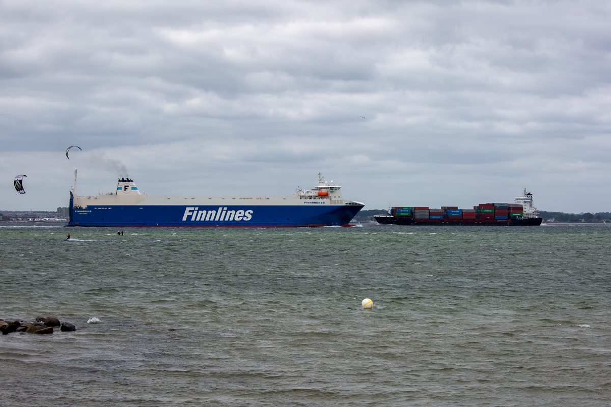 Die Finnlines Fähre „Finnbreeze  auslaufend auf der Kieler Förde. - 20.06.2014