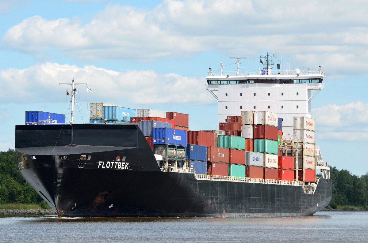 Die Flottbek IMO-Nummer:9313216 Flagge:Liberia Länge:169.0m Breite:27.0m Baujahr:2005 Bauwerft:Meyer Werft,Papenburg Deutschland aufgenommen am 15.06.14 im Nord-Ostsee-Kanal bei Fischerhütte.