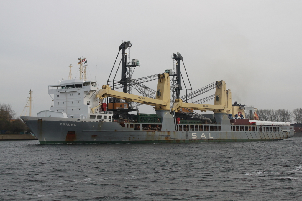 Die Frauke auf ihrem Seeweg von Rostock-Überseehafen nach Port Said beim Auslaufen in Warnemünde.01.11.2019