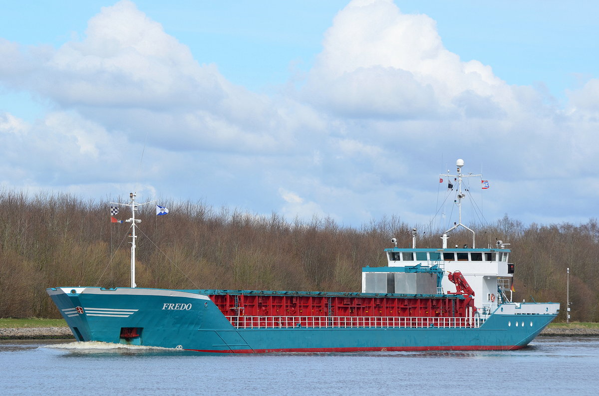 Die Fredo IMO-Nummer:8504208 Flagge:Deutschland Länge:82.0m Breite:11.0m Baujahr:1985 Bauwerft:Peters Schiffswerft,Wewelsfleth Deutschland am 31.03.16 an der Weiche Fischerhütte im Nord-Ostsee-Kanal aufgenommen.