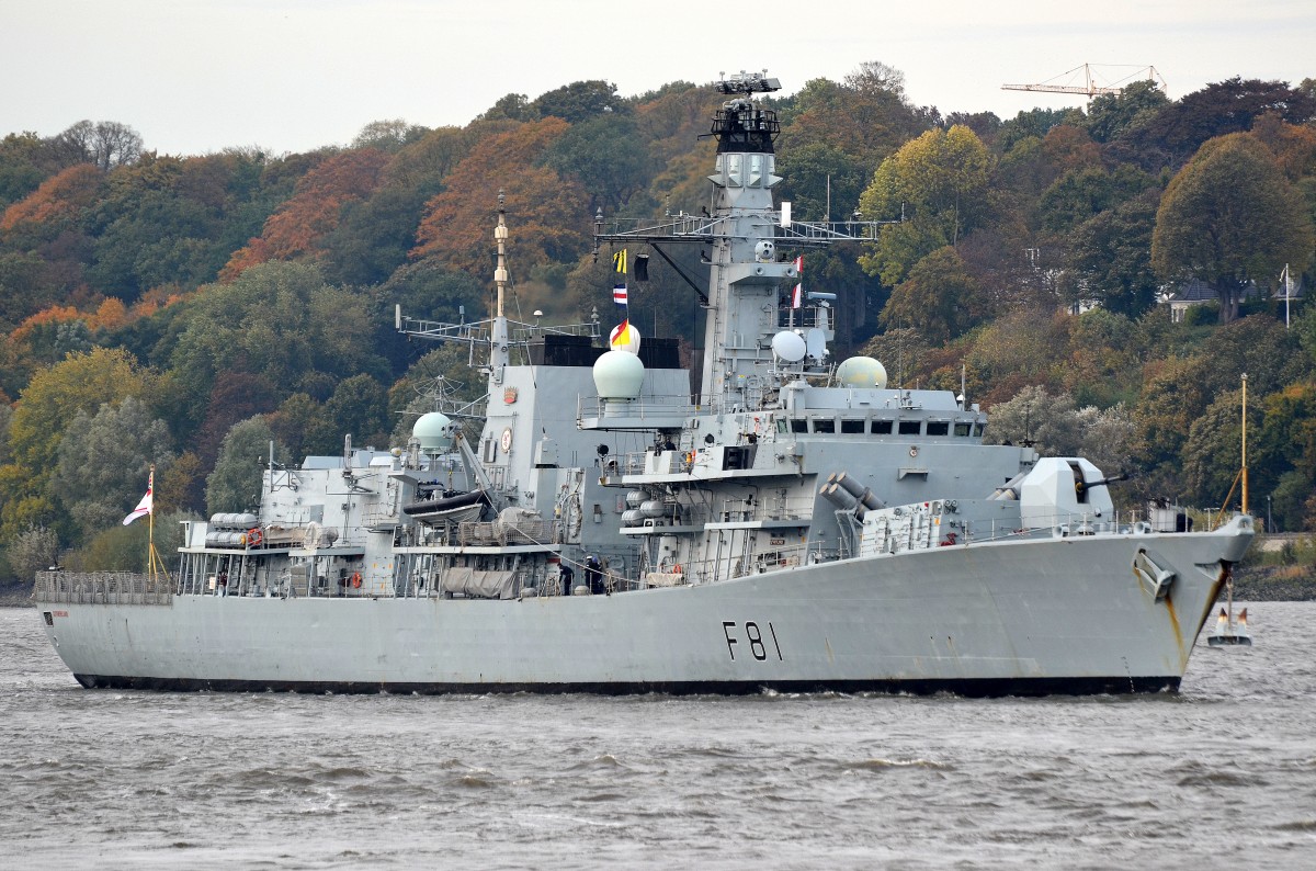 Die Fregatte F81 HMS Sutherland Flagge:Grobritannien Lnge:133.0m Breite:16.0m beim einlaufen in den Hamburger Hafen am 19.10.13