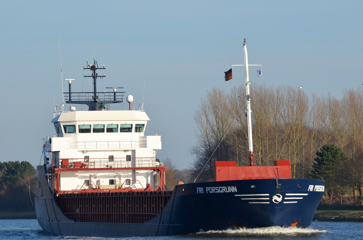 Die Fri Porsgrunn IMO-Nummer:9196199 Flagge:Gibraltar Länge:89.0m Breite:13.0m Baujahr:2000 Bauwerft:Peters Shipyard,Kampen Niederlande bei Sehestedt im Nord-Ostsee-Kanal am 08.03.15