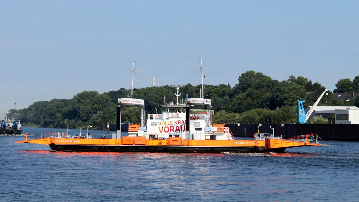 Die FS Rönnebeck am 15.08.2013 auf der Weser.