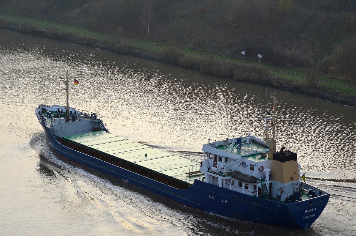 Die Globia IMO-Nummer:7823334 Flagge:Sankt Vincent und die Grenadinen Länge:66.0m Breite:11.0m Baujahr:1979 Bauwerft:Sander Scheepsen Reparatie Bedrijf,Delfzijl Niederlande im Nord-Ostsee-Kanal bei Grünental  am 23.11.14