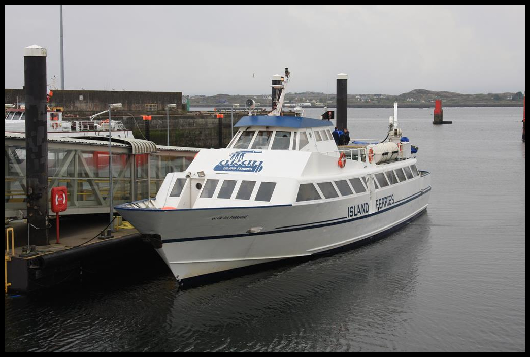 Die Glor na Farreige der Island Ferries lag am 9.4.2017 im Hafen Rossaveal an der Westküste Irlands im Hafen.