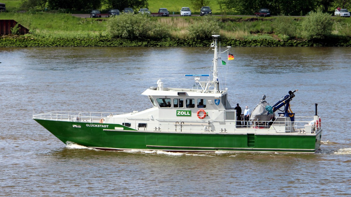 Die Glückstadt am 23.05.2013 auf der Elbe.