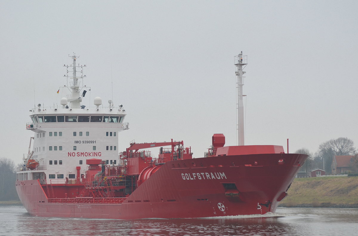 Die Golfstraum IMO-Nummer:9390991 Flagge:Norwegen Länge:129.0m Breite:19.0m Baujahr:2011 am 04.02.17 im Nord-Ostsee-Kanal bei Rendsburg aufgenommen,