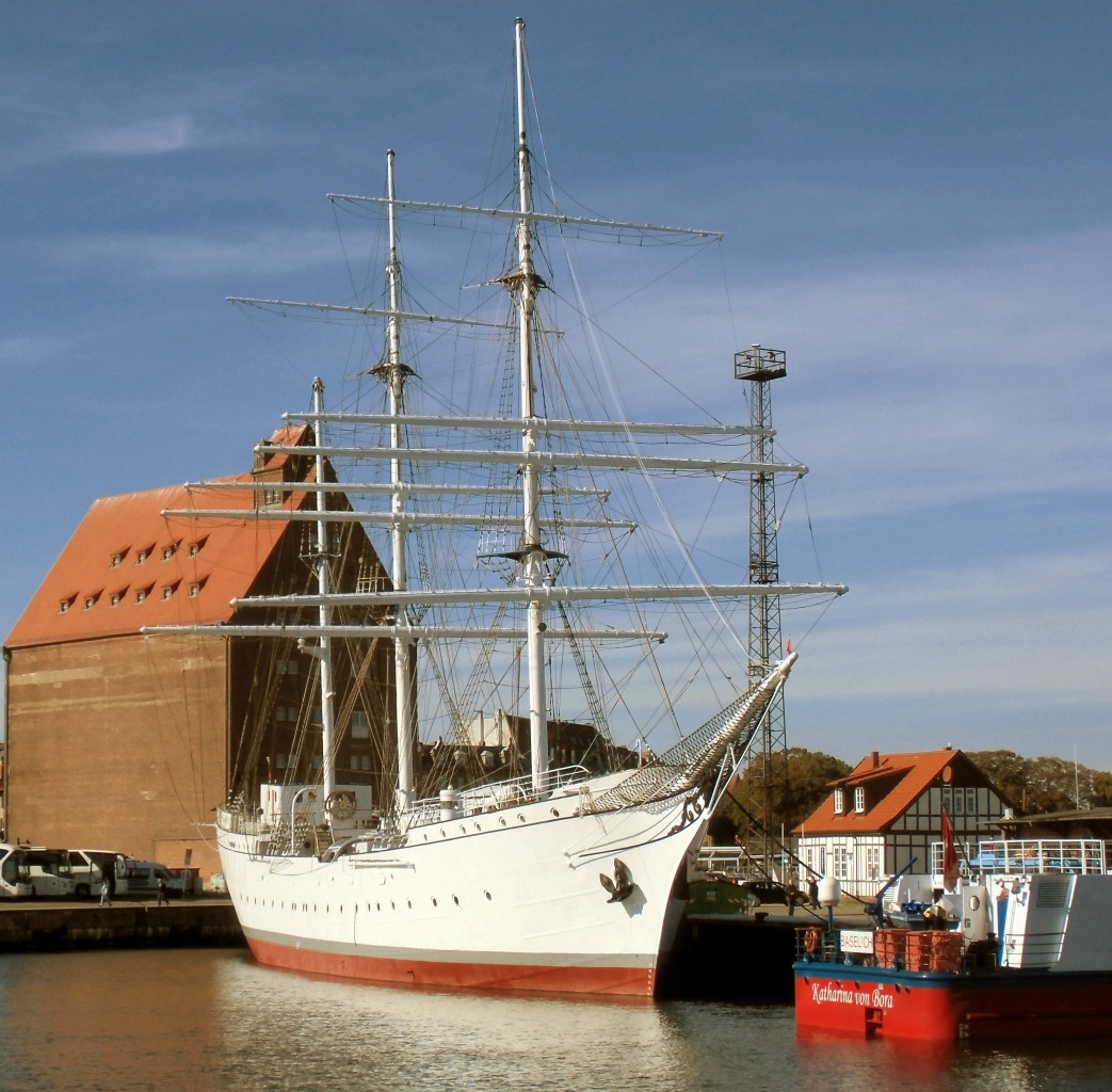 Die Gorch Fock 1 am 02.10.15 in Stralsund.