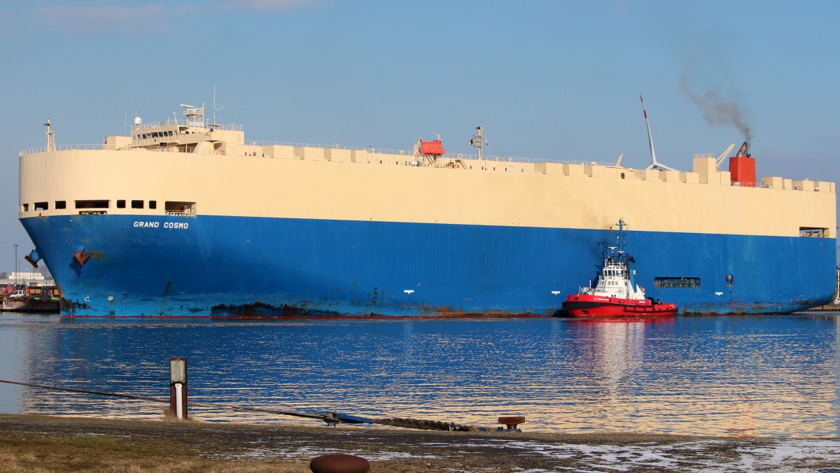 Die Grand Cosmo am 13.02.2013 im Hafen von Bremerhaven.