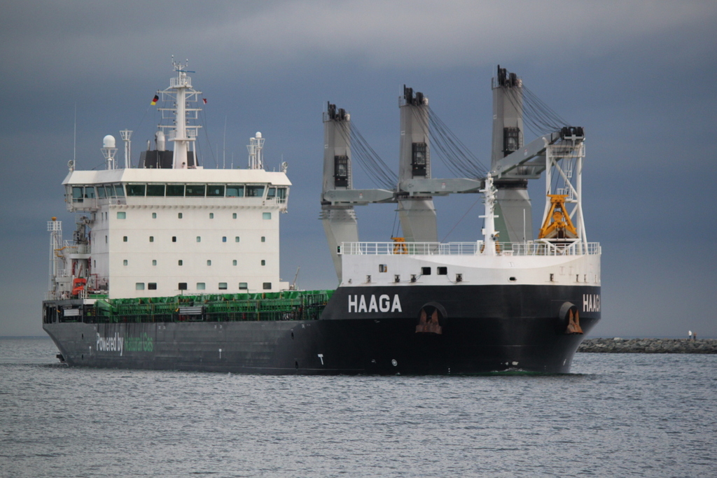 Die Haaga auf ihrem Seeweg von Vysotsk(Russland)nach Rostock-Überseehafen beim Einlaufen in Warnemünde.09.02.2019