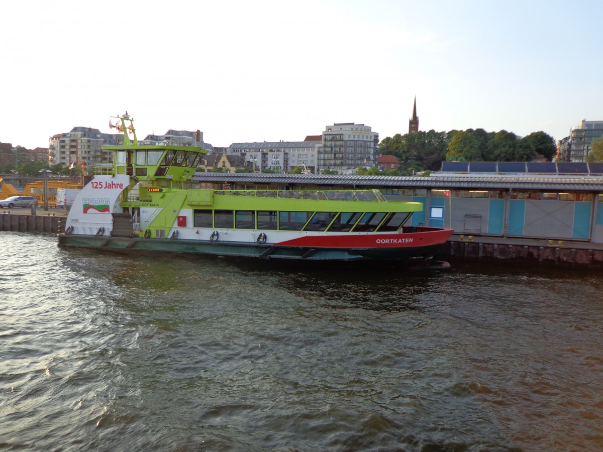 Die HADAG-Fhre Oortkaten am HADAG Betriebsanleger nahe Fischmarkt am 24.08.13