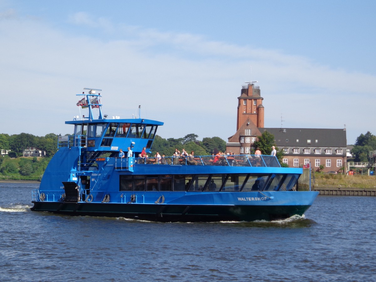 Die Hadag-Fhre Waltershof am 25.08.2013 bei der Finkenwerder Landungsbrcke