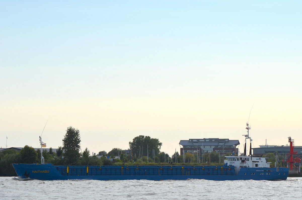 Die HAITHABU IMO-Nummer:8222185 Flagge:Zypern Länge:75.0m Breite:10.0m Baujahr:1984 Bauwerft:SET Schiffbau- u. Entwicklungsgesellschaft,Tangermünde Deutschland einlaufend nach Hamburg am 19.09.20 vom Fähranleger Teufelsbrück aufgenommen.