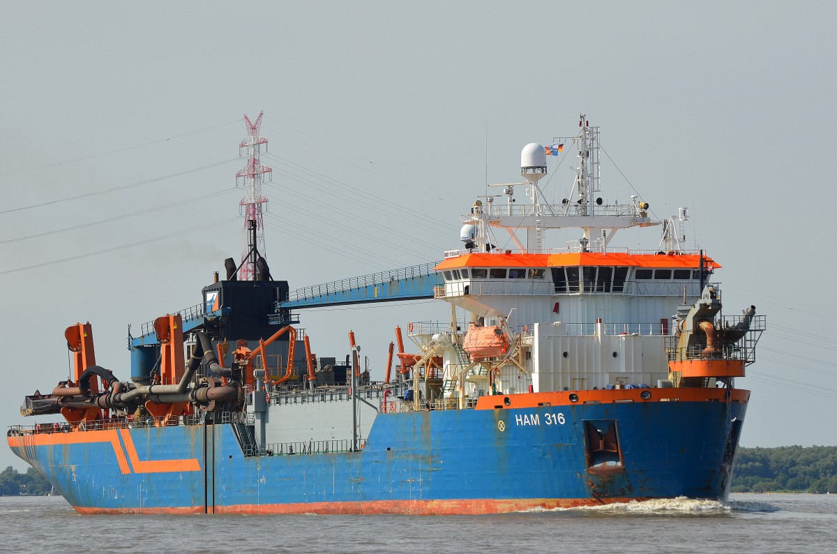 Die HAM 316 IMO-Nummer:9160449 Flagge:Niederlande Länge:127.0m Breite:22.0m Baujahr:1998 auf der Elbe bei Lühe am 02.08.15 aufgenommen.