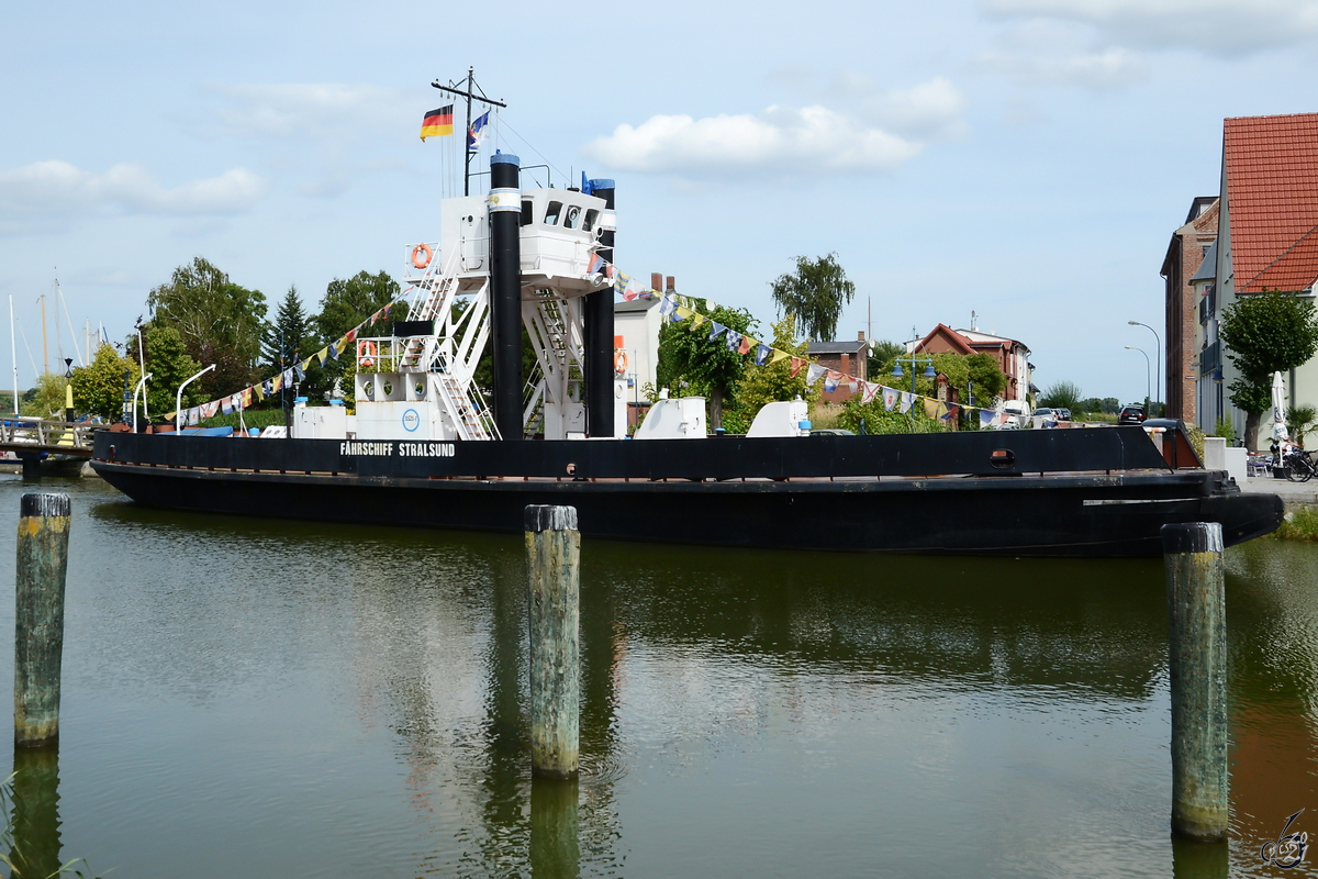 Die Hauptattraktion im Museumshafen Wolgast ist die über 100 Jahre alte Eisenbahnfähre STRALSUND, welche bis nach der Wende eingesetzte wurde. (August 2013)