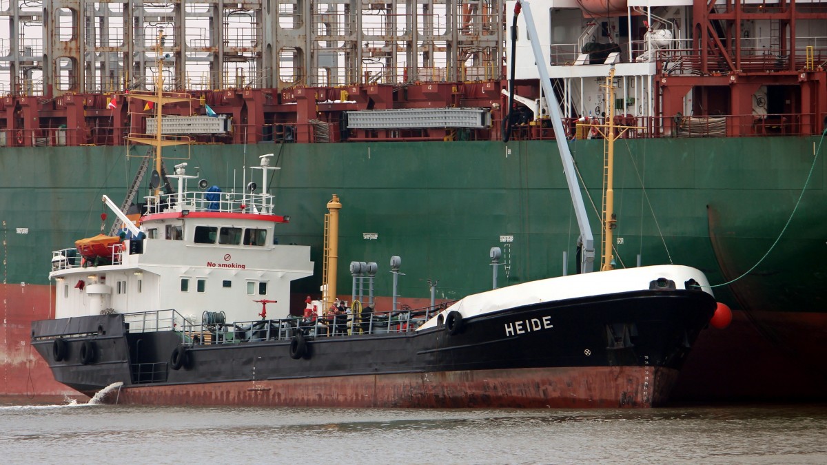 Die Heide am 18.03.2013 im Hafen von Bremerhaven.