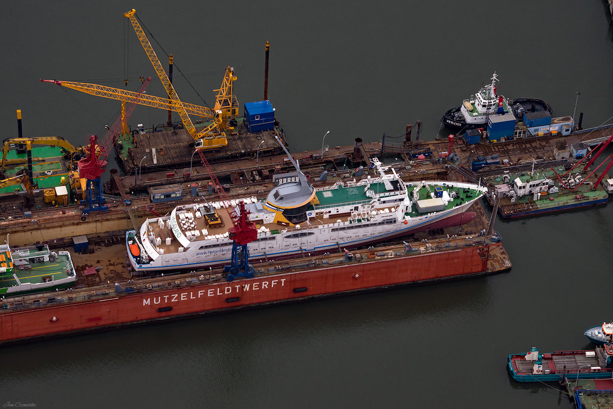 Die Helgoland in der Mützelfeldwerft in Cuxhaven am 10.11.2018