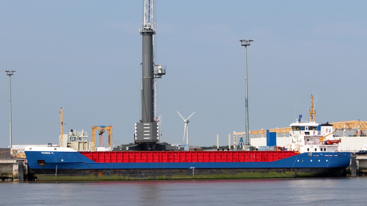 Die Hendrik-S am 15.08.2013 auf der Weser.