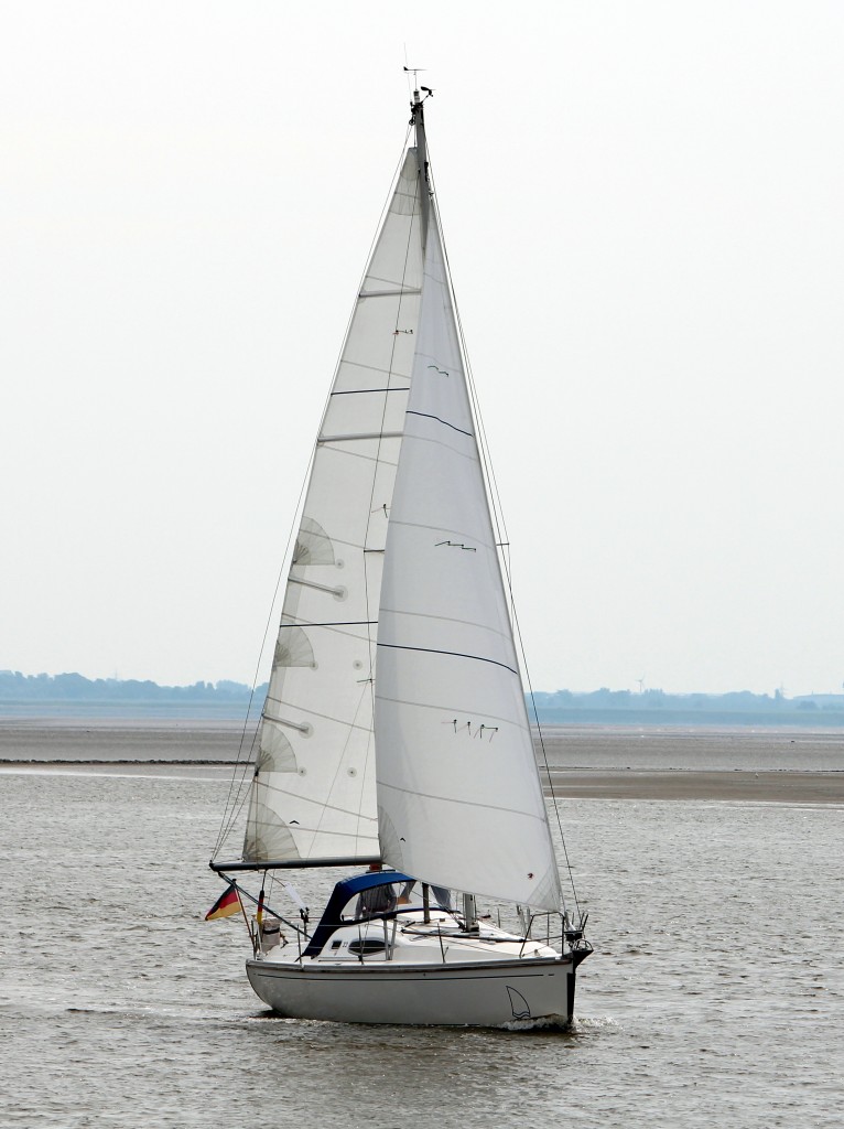 Die Hevanbelt am 15.08.2013 auf der Weser vor Bremerhaven.